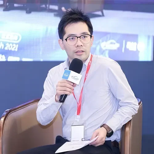Huang ( Kevin ) Yi Huang ( Kevin ) Yi